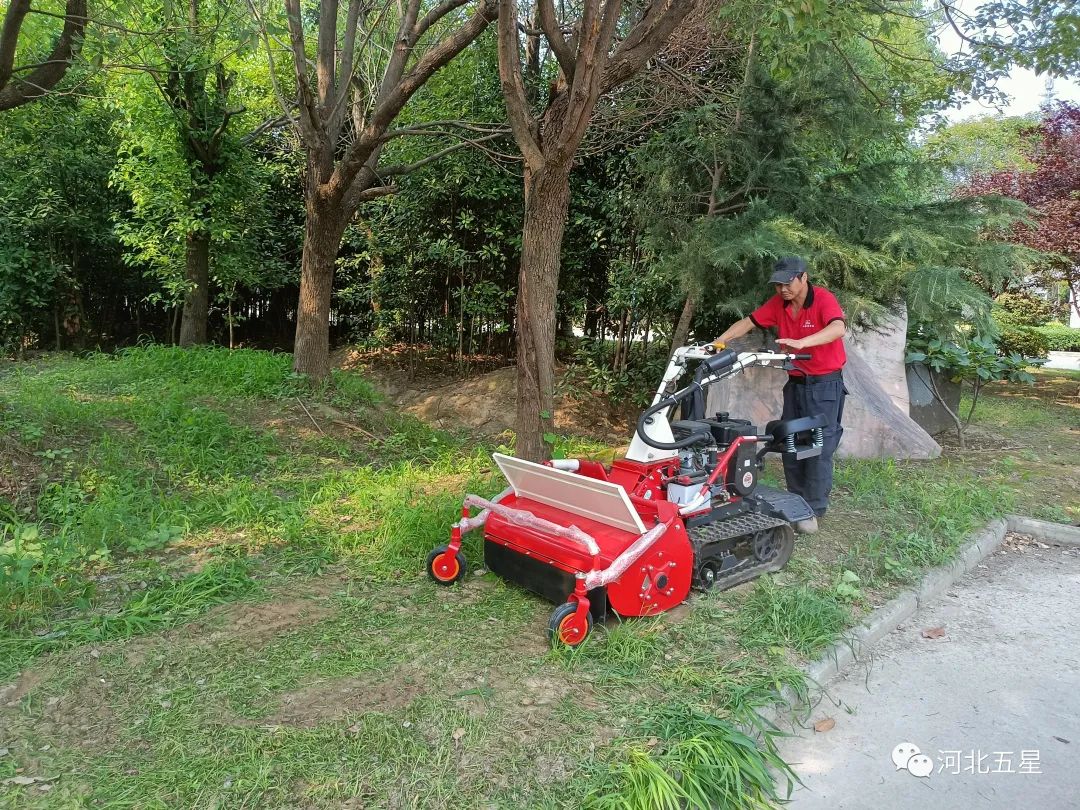 瓦尔特·御虹”WX-800型履带自行走式堤防割草机